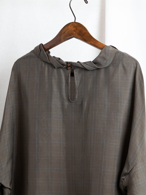 ねじり襟トップス